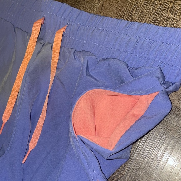 Reebok Shorts Sz L w/ Drawstring and Pockets - Picture 3 of 5